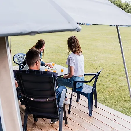 Tent In Near Forest, Cleaning Included Tente de luxe